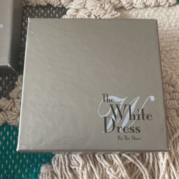 White Dress by the Shore Necklace and Earring set - Picture 5 of 10